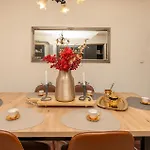 2 Bedroom Stunning In 公寓 *