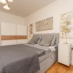 2 Bedroom Stunning In * 扎达尔