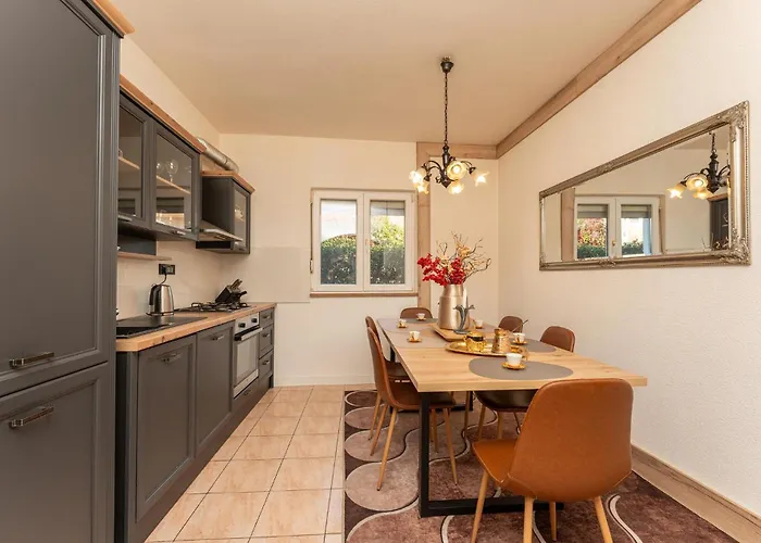 דירה 2 Bedroom Stunning In