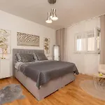 Daire 2 Bedroom Stunning In