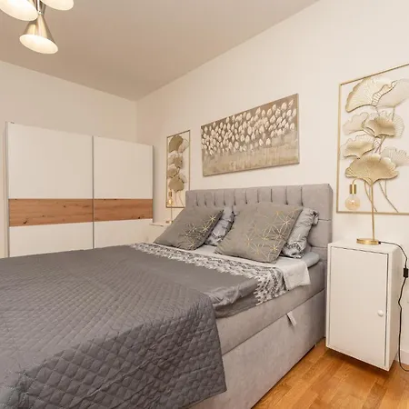 2 Bedroom Stunning In * Zara