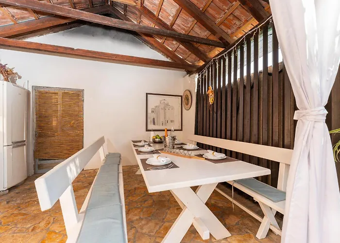 2 Bedroom Stunning In *